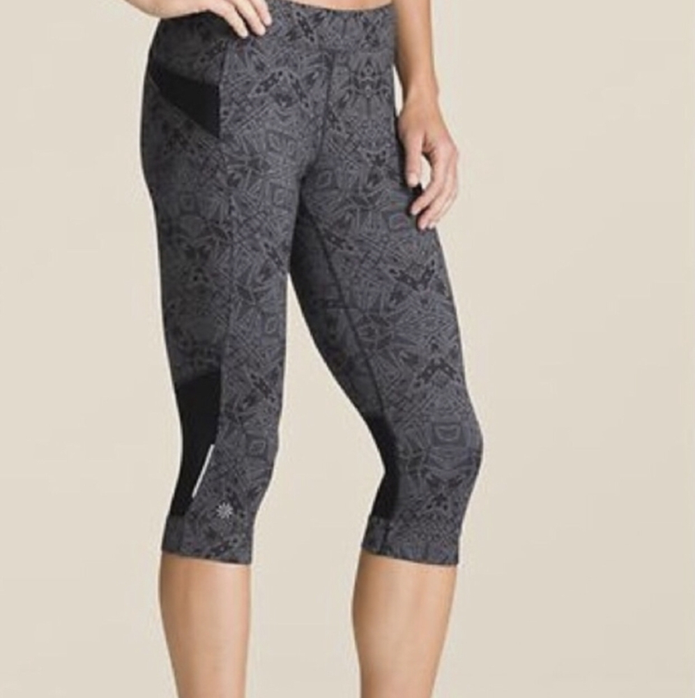 Bare to Run Knicker Capri Pants